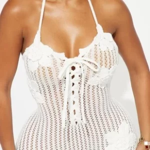 Bare Blossom – 3D Floral Crochet Halter Jumpsuit